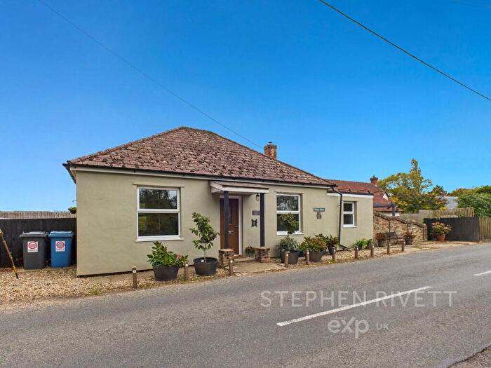 2 Bedroom Detached Bungalow For Sale In The Causeway, Hitcham, IP7