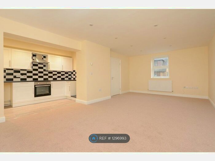 3 Bedroom Flat To Rent In Eade Court, Gillingham ME7