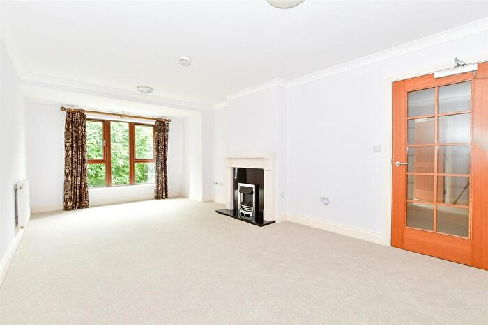 2 Bedroom Flat For Sale In Ditchling Road, Burgess Hill, West Sussex, RH15