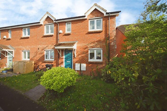 3 Bedroom Semi Detached House For Sale In Beechfields, Taunton, TA1