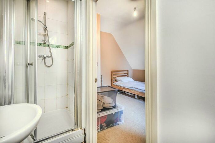 1 Bedroom Apartment For Sale In Connaught Road, Reading, Berkshire, RG30