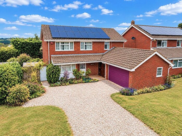 4 Bedroom Detached House For Sale In Alma Farm Road, Toddington, Dunstable, LU5