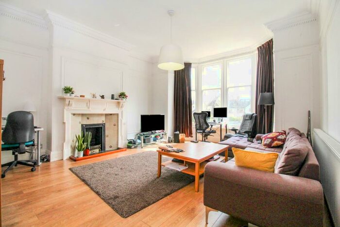 1 Bedroom Flat To Rent In Burton Crescent, Headingley, LS6