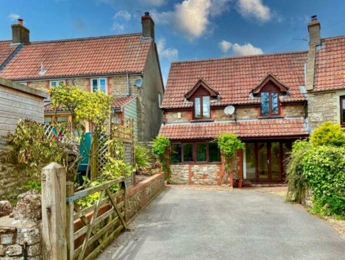 2 Bedroom House To Rent In High Street, Winford, BS40