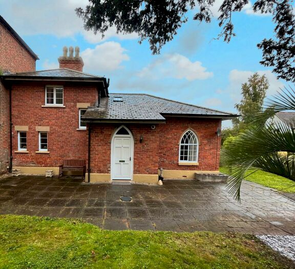 3 Bedroom Character Property To Rent In Pemberton Grove, Bawtry, Doncaster, DN10