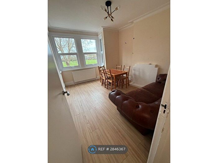 2 Bedroom Flat To Rent In La Rose Lane, London, N15