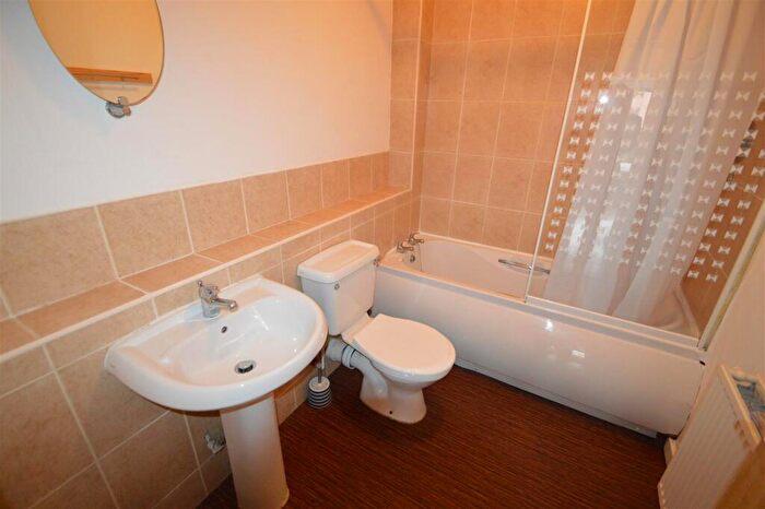 2 Bedroom Flat To Rent In Bold Street, Hulme, Manchester, M15