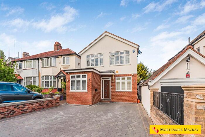 4 Bedroom Detached House For Sale In Bush Hill Road, London, N21