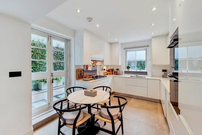 3 Bedroom Flat For Sale In Cromwell Place, SW7