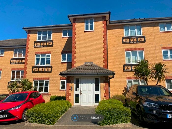 2 Bedroom Flat To Rent In Aspen Court, Ilford, IG5