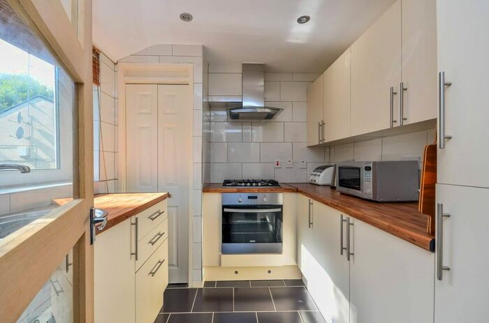 1 Bedroom Flat To Rent In Whitlock Drive, Southfields, London, SW19