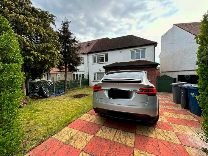 4 Bedroom Maisonette To Rent In Clitterhouse Crescent, London, NW2