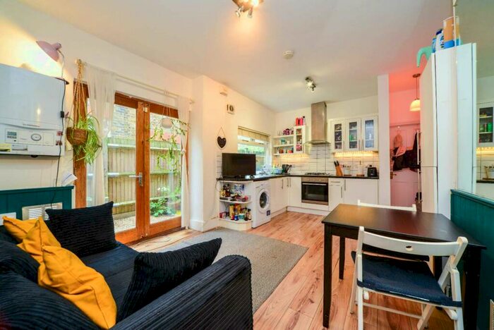 3 Bedroom Flat To Rent In Councillor Street, Camberwell, London, SE5