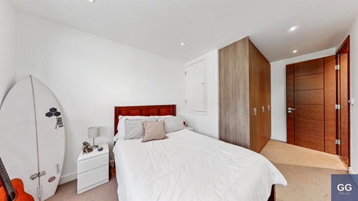 1 Bedroom Apartment To Rent In Well Street, London, E9