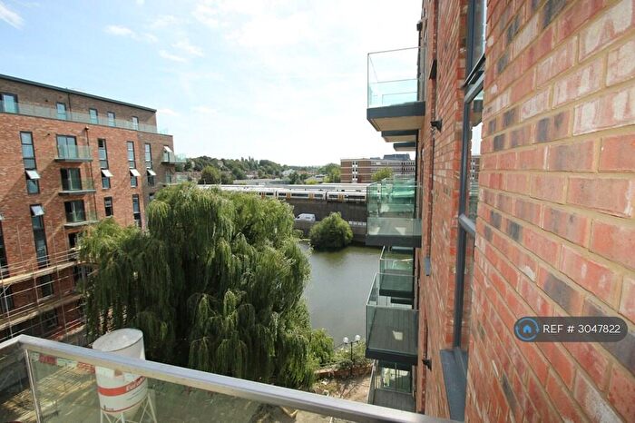 3 Bedroom Flat To Rent In Langley Square, Kent, DA1