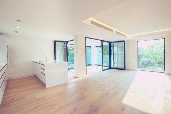 2 Bedroom Flat To Rent In Sulivan Road, London, SW6