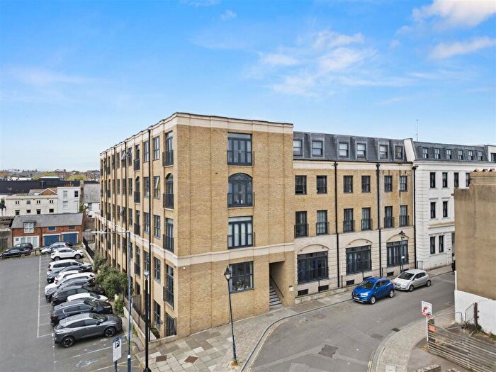 1 Bedroom Apartment For Sale In Queensbridge Drive, Ramsgate, CT11