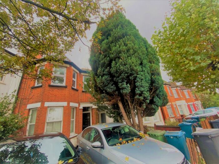 2 Bedroom Ground Flat To Rent In Pinner Road, Harrow, HA1