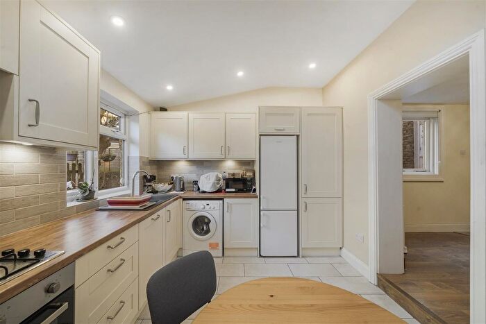 2 Bedroom Property To Rent In South Lambeth Road, London, SW8