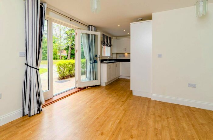 1 Bedroom Flat To Rent In Sandy Lane, Maybury, Woking, GU22