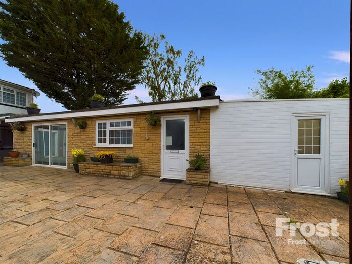 1 Bedroom Garage / Parking To Rent In Coppermill Road, Wraysbury, Staines-Upon-Thames, Berkshire, TW19