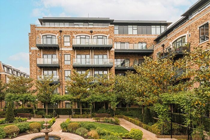 2 Bedroom Flat To Rent In Palladian Gardens, Chiswick, W4