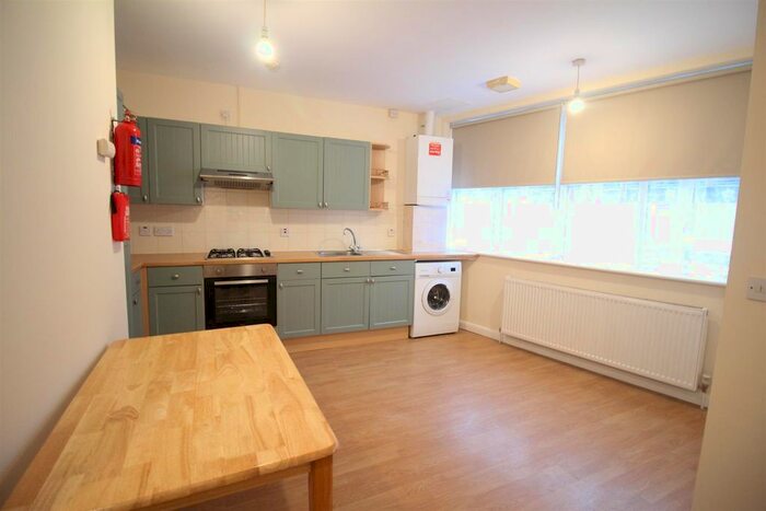 2 Bedroom Flat To Rent In Salisbury Road, Barnet, EN5