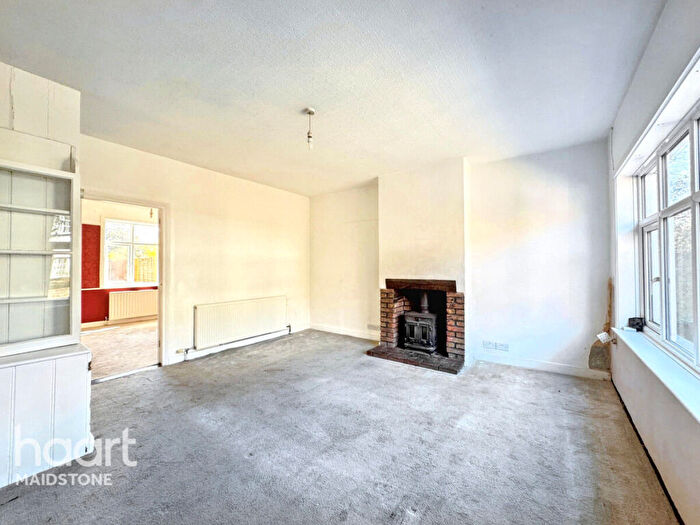 3 Bedroom Cottage For Sale In The Street, Maidstone, ME14