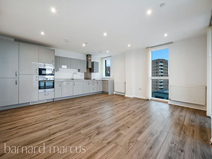 3 Bedroom Flat To Rent In Bollo Lane, London, W3