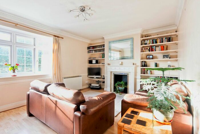 2 Bedroom Flat To Rent In Ellena Court, Conway Road, Palmers Green, London, N14