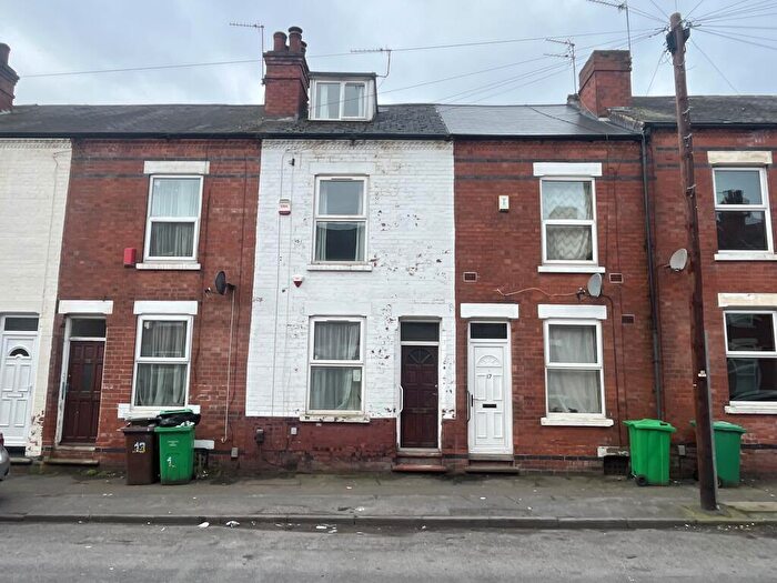 3 Bedroom Terraced House For Sale In Lyndhurst Road, Nottingham, Nottinghamshire, NG2