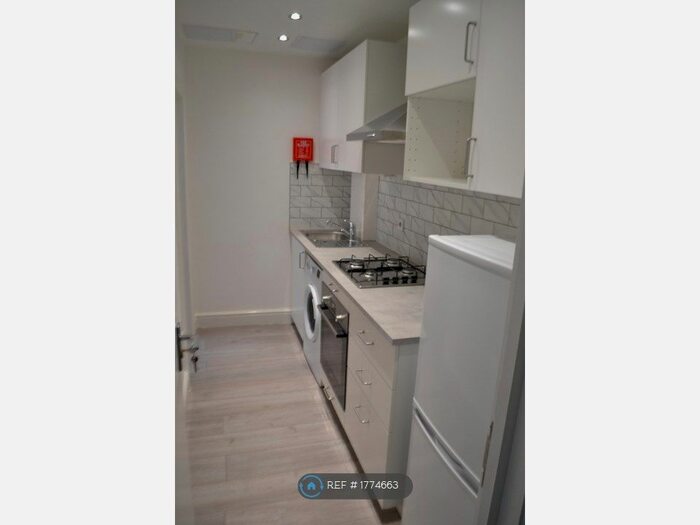 Studio To Rent In Mayfair Avenue, Ilford, IG1