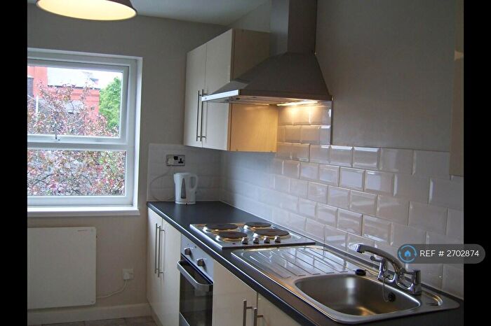 2 Bedroom Flat To Rent In Silver Court, Whitefield, Manchester, M45