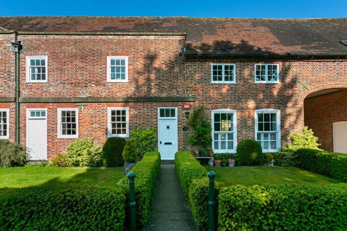 2 Bedroom Cottage For Sale In Acrise Mews, Acrise, CT18