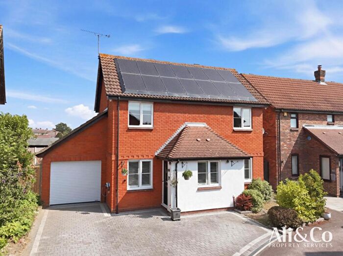 3 Bedroom Detached House For Sale In Northfields, Grays, RM17