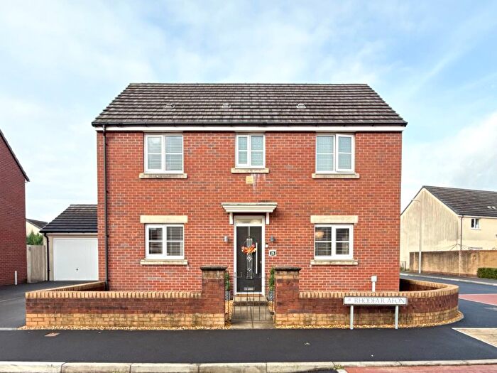 3 Bedroom Detached House For Sale In Rhodfa'r Afon, Aberdare, CF44