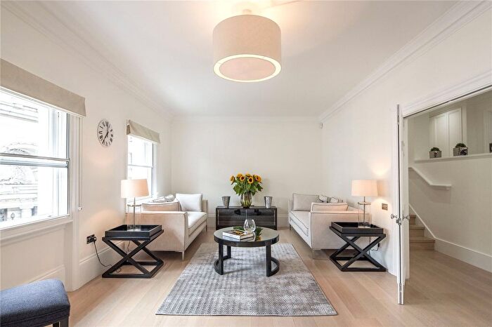 2 Bedroom Flat To Rent In Curzon Street, London, W1J