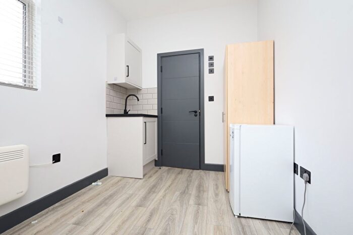 Studio To Rent In Evering Road, London, E5