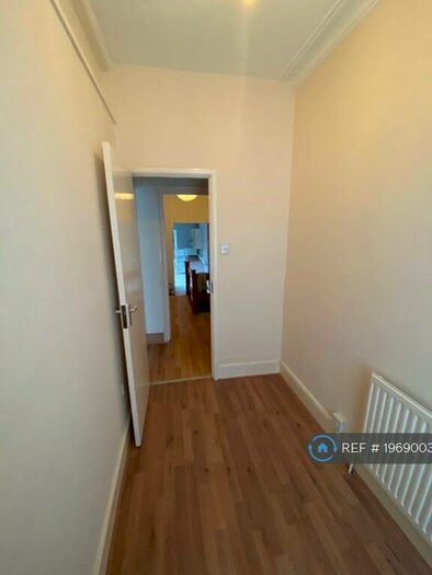 3 Bedroom Flat To Rent In Forest Gate, London, E7