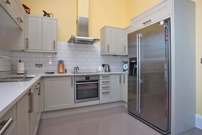2 Bedroom Flat For Sale In Eversley Park, Folkestone, CT20