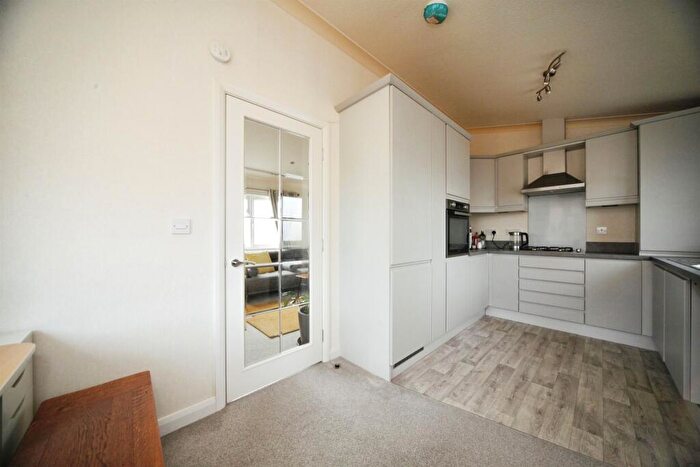 2 Bedroom Detached House For Sale In Beechwood Park, Caddington, Luton, LU1