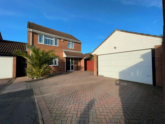 4 Bedroom Detached House To Rent In Sheringham Close, Luton, LU2