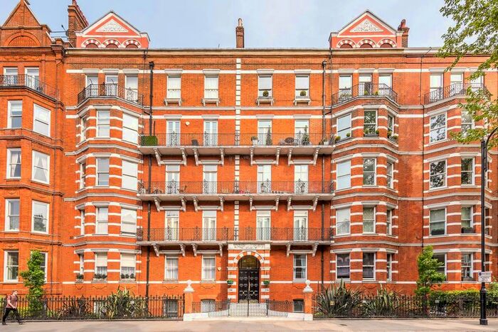 2 Bedroom Flat To Rent In Old Brompton Road, Earls Court, London, SW5