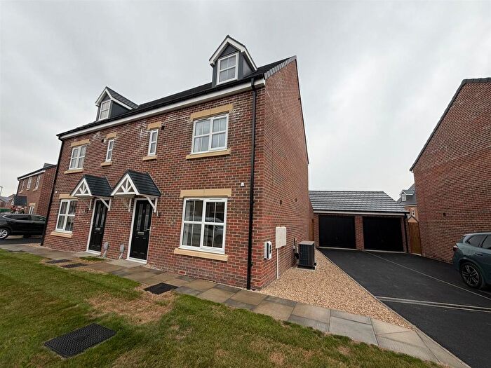 4 Bedroom Semi-Detached House To Rent In Jubilee Gardens, Wakefield, WF1