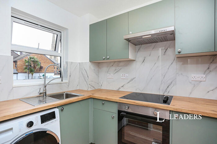 2 Bedroom Flat To Rent In Longbridge Way, Lewisham, London, SE13