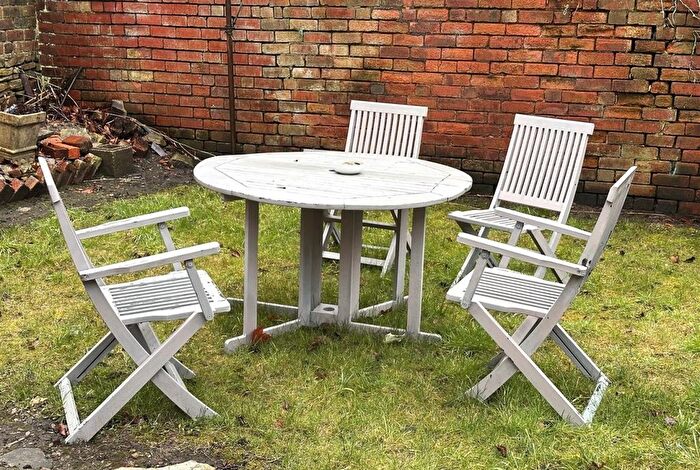 4 Bedroom Semi-Detached House To Rent In Western Road, Sheffield, S10