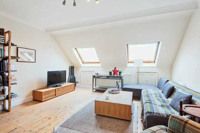 2 Bedroom Flat To Rent In Munster Road, London, SW6