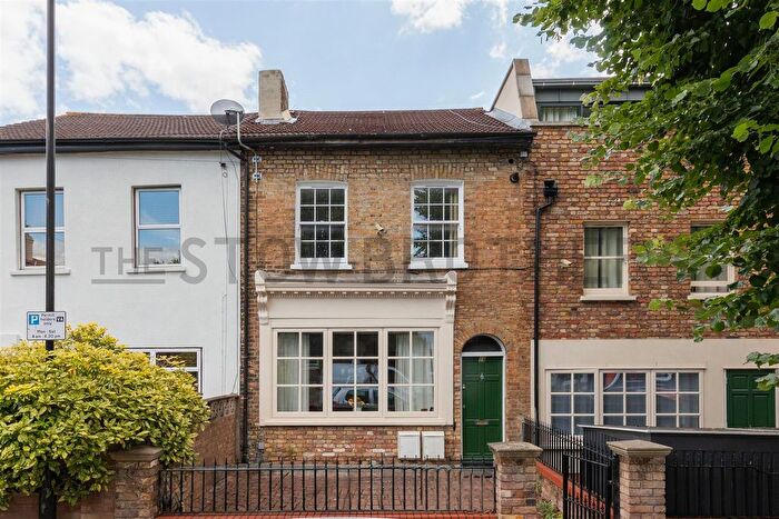 1 Bedroom Property To Rent In Grosvenor Park Road, London, E17