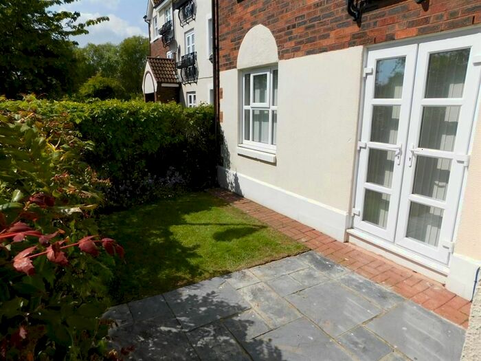 2 Bedroom Flat To Rent In Chathill Close, Whitley Bay, NE25