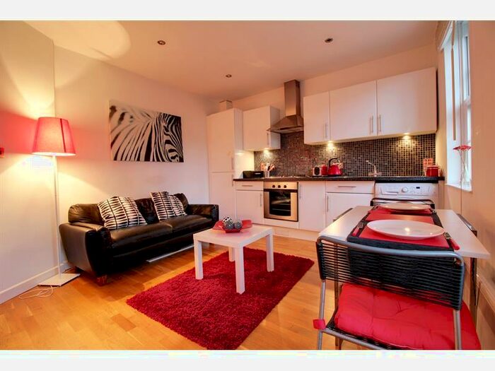 2 Bedroom Flat To Rent In Kings House, Kings Road, Reading, RG1